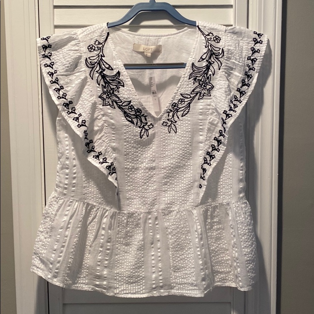 Loft blouse with embroidery